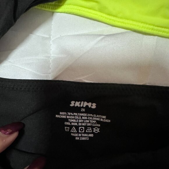 SKIMS PLUS SIZE- Fits everybody cut out super cropped top - Picture 4 of 5